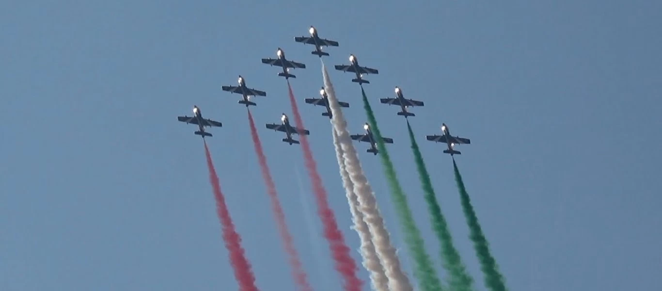 Frecce Tricolori : Το ιταλικό ακροβατικό σμήνος πετά πάντα με... Όπερα (βίντεο)